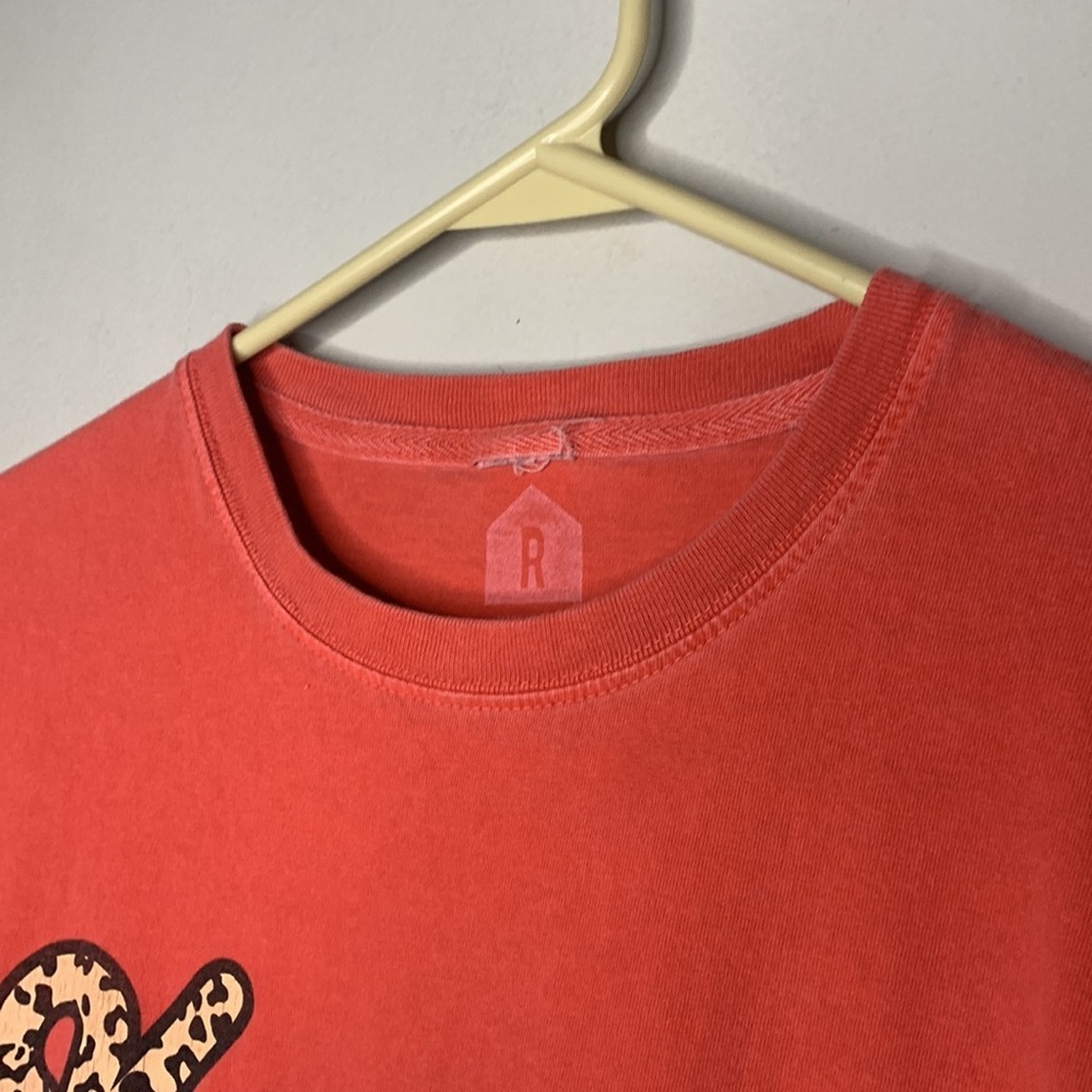 Kansas City Chiefs KC Cheetah Print Lettering Coral Red Short Sleeved Tee sz M - Picture 6 of 10